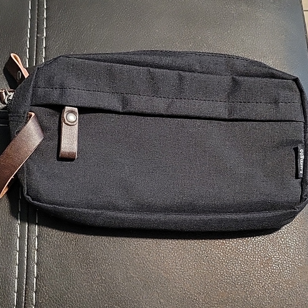 Men's travel toiletry bag